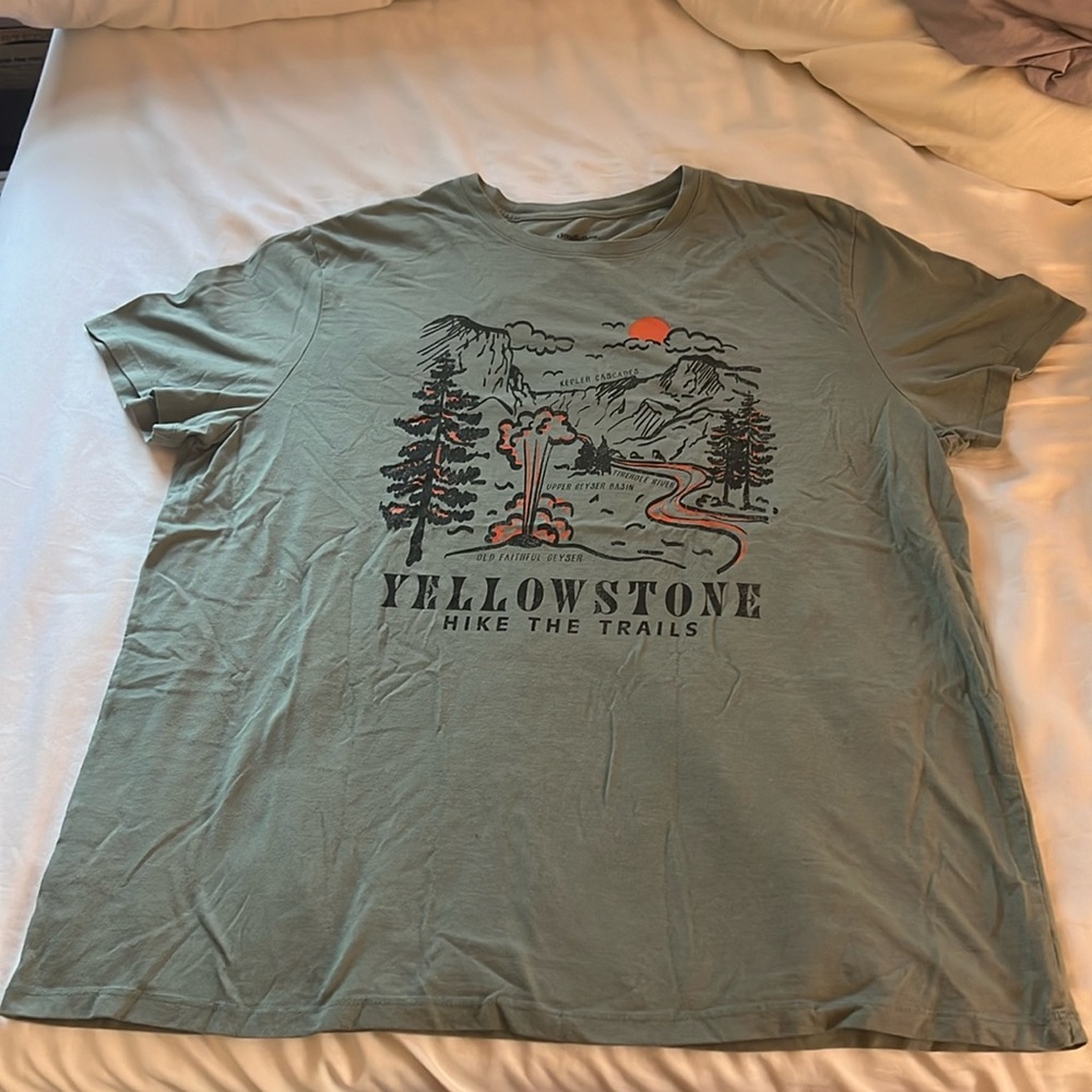Baggy Yellowstone t-shirt